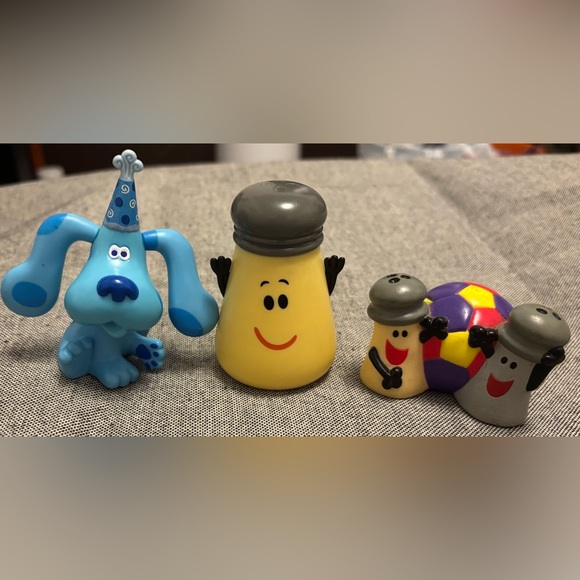 Blues Clues blue and Mr. Salt and Mrs. Pepper figures - Picture 1 of 5